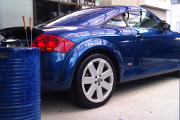 分類「Audi 青TT(8N)のAlbum」のシンボル画像「Audi 青TTと青い立ち火鉢のコンビ」